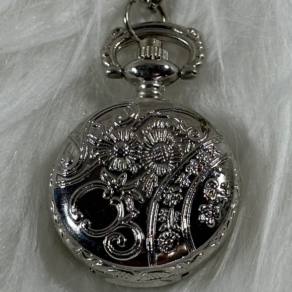 Quartz Silver-Tone Pocketwatch Pendant Necklace 16" SO PRETTY! - Picture 5 of 7